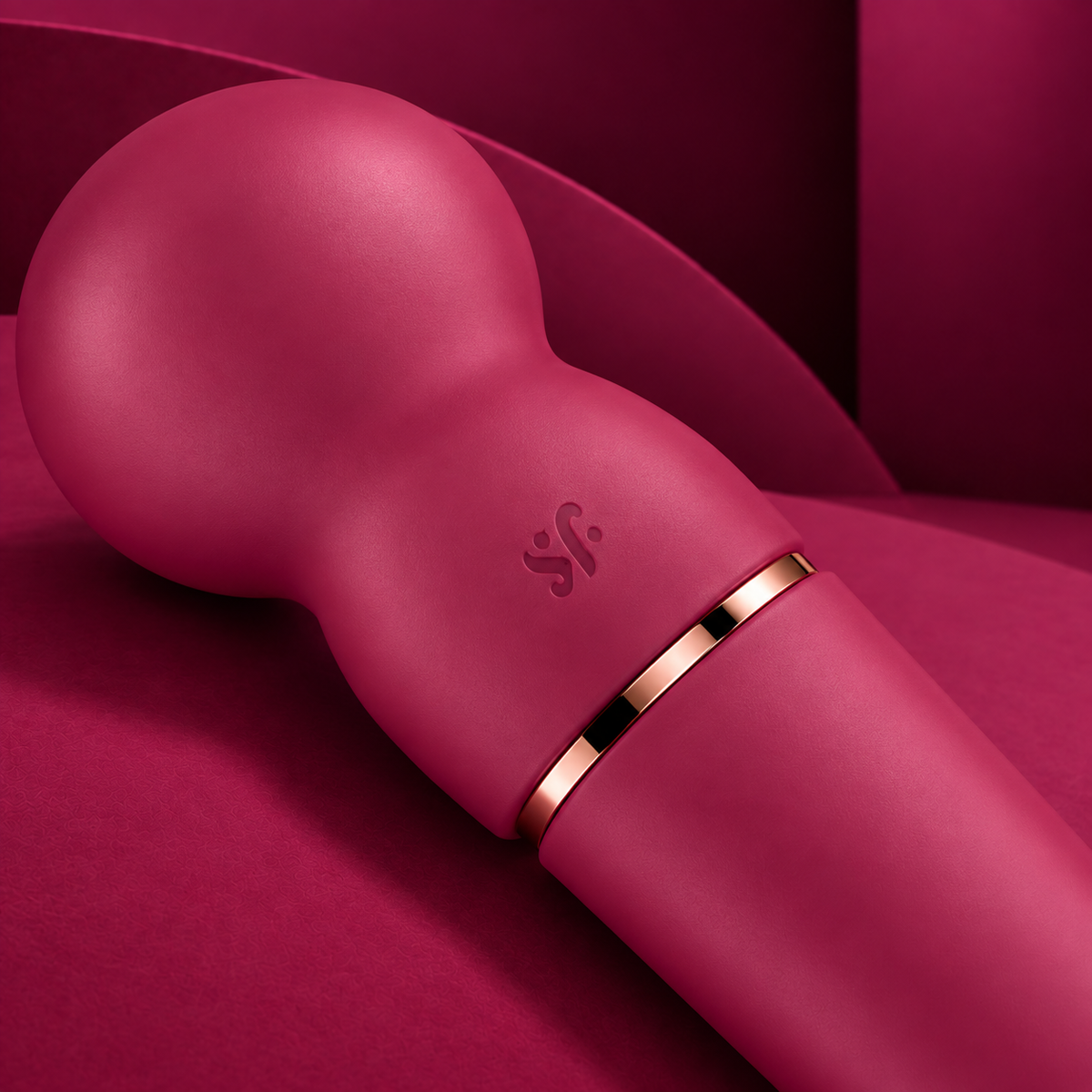 Satisfyer Planet Wand-er berry head, SF mark and rose gold collar close detail on red geometric background