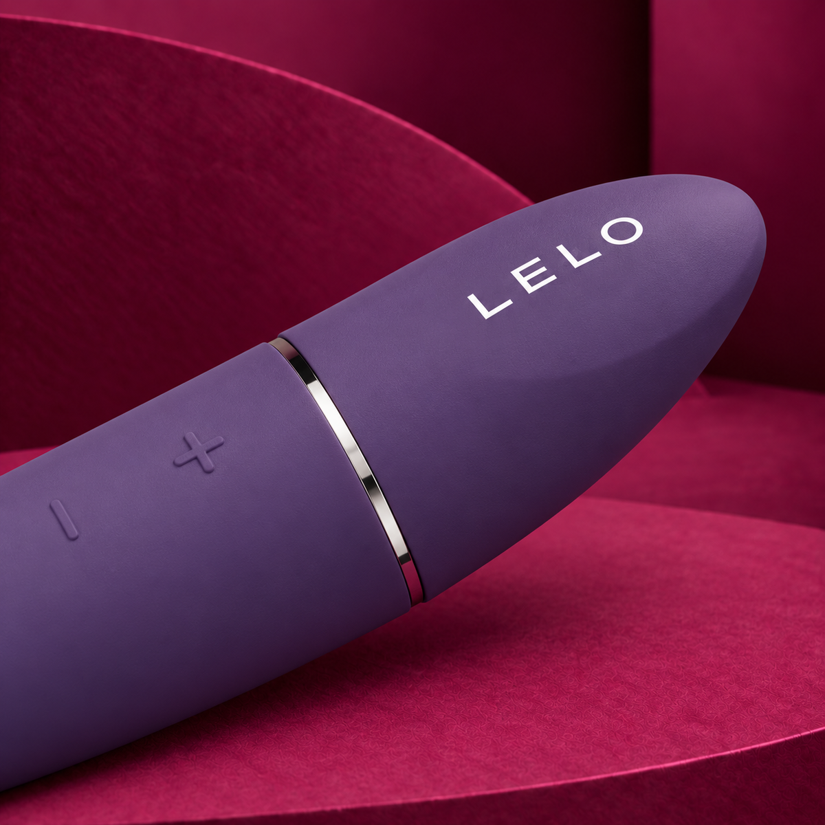 LELO MIA 3, ljubičasta — detalj poklopca i spoja