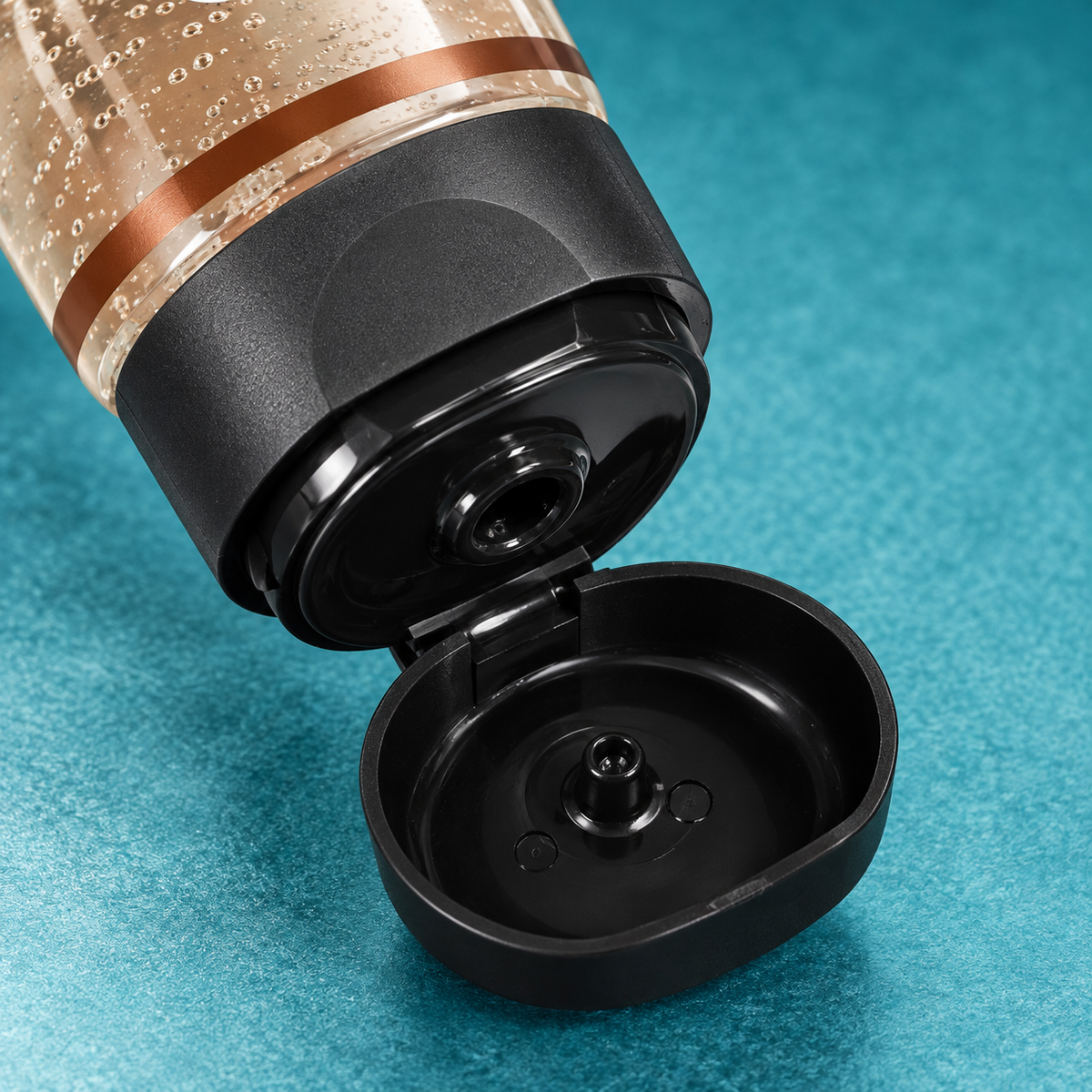 Bruma Cupcake massage oil flip-top cap detail