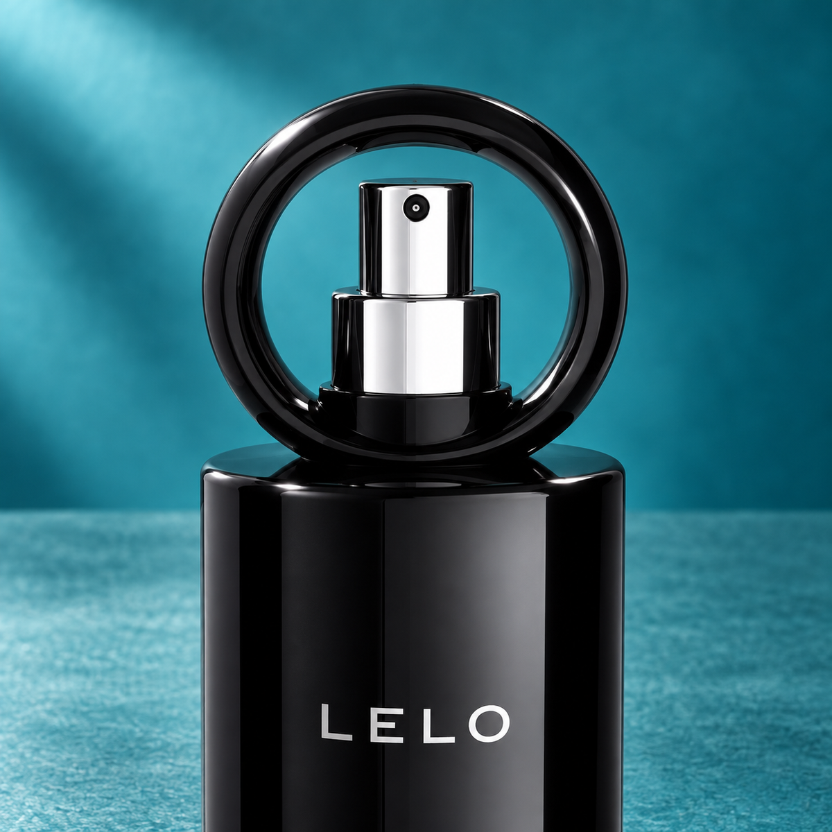 LELO Personal Moisturizer 150 ml — pump detail