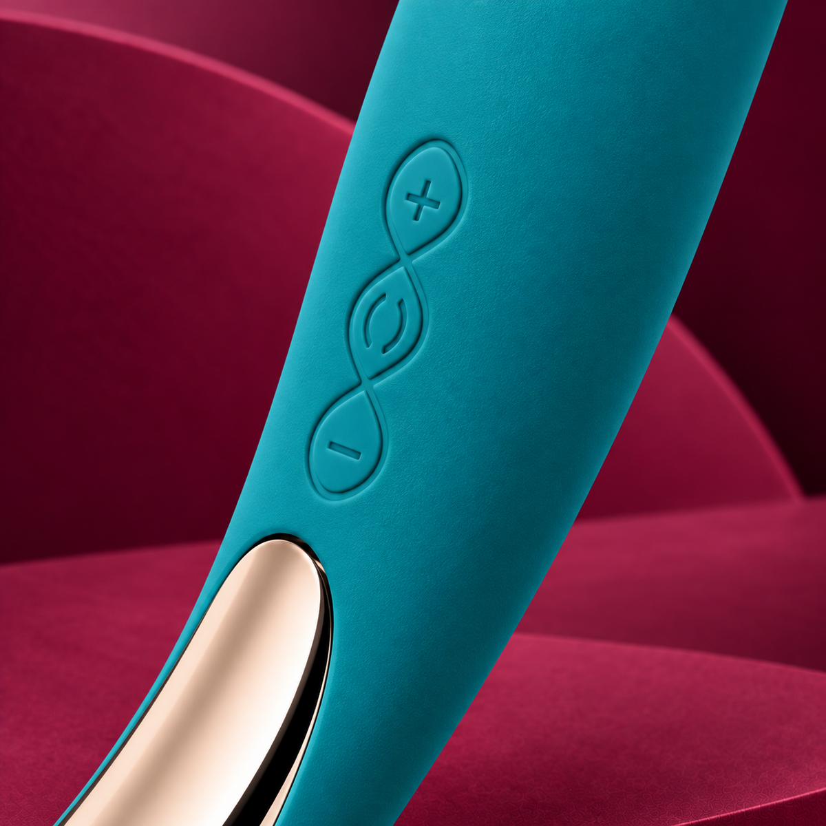 LELO Smart Wand 2 Ocean Blue control detail on red geometric background