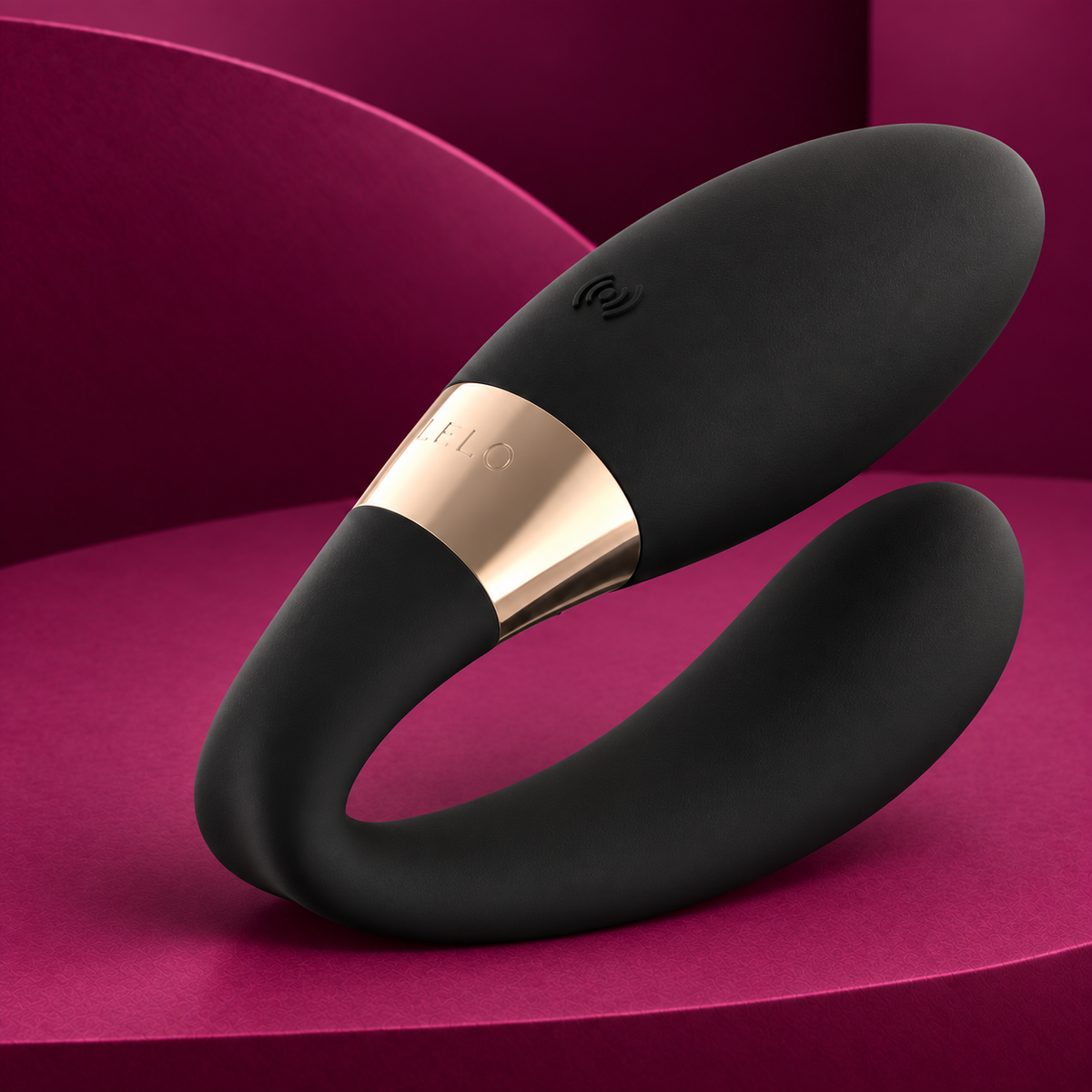 LELO Tiani Duo Black – collar and control detail