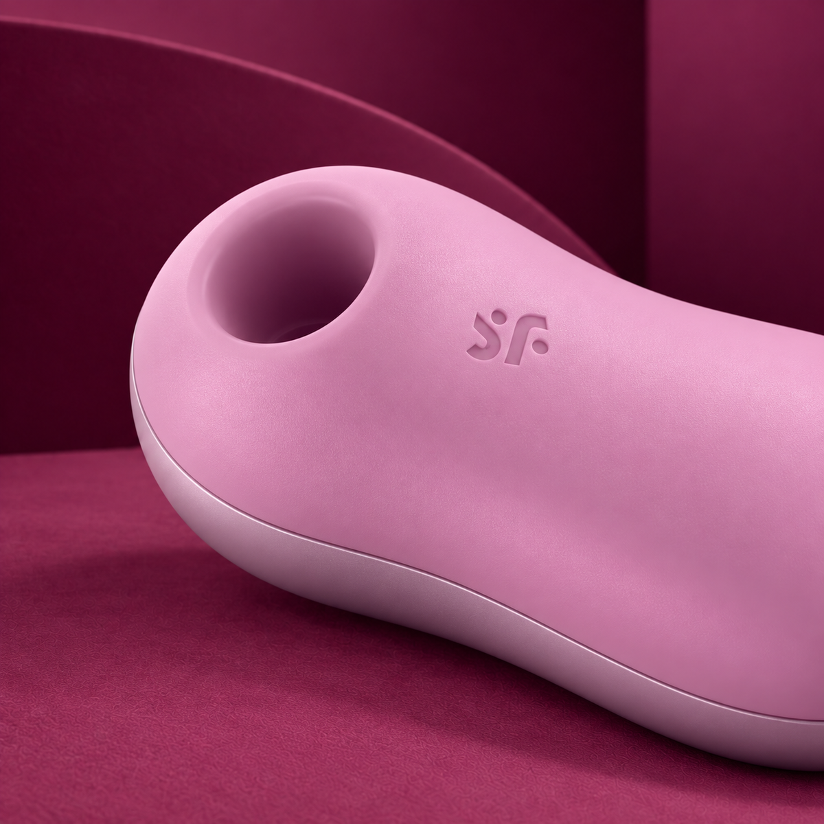 Satisfyer Cotton Candy Lilac – opening and logo detail