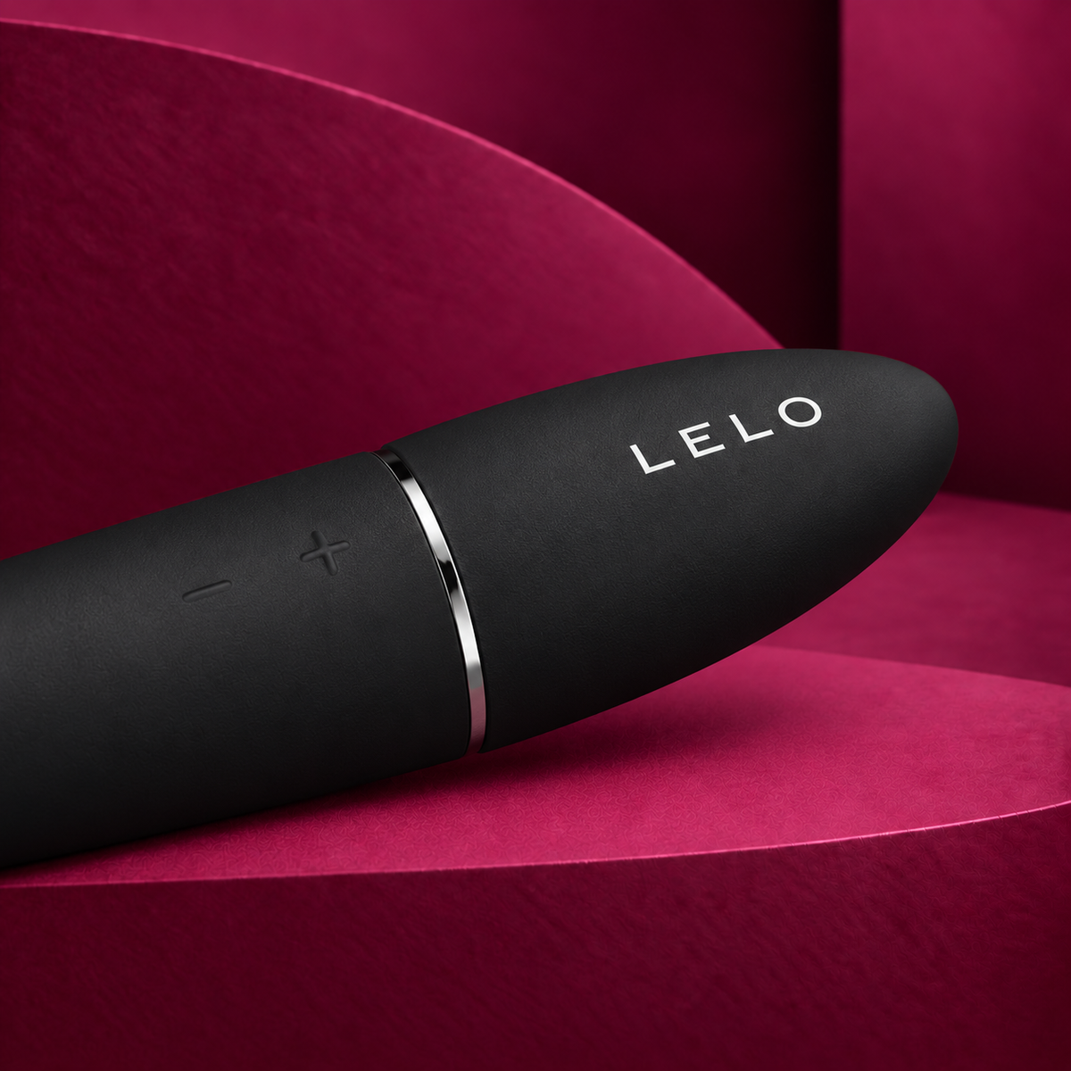 LELO MIA 3, crna — detalj poklopca i spoja