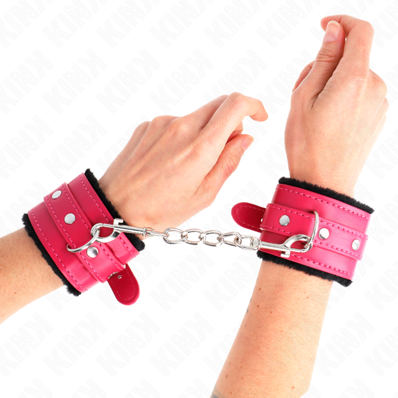 KINK - VRHUNSKE LISICE ZA RUKE POSTAVLJENE KRZNOM CRNE BOJE SA TRAKOM U BOJI MALINE PODESIVE 17-29 CM X 6 CM
